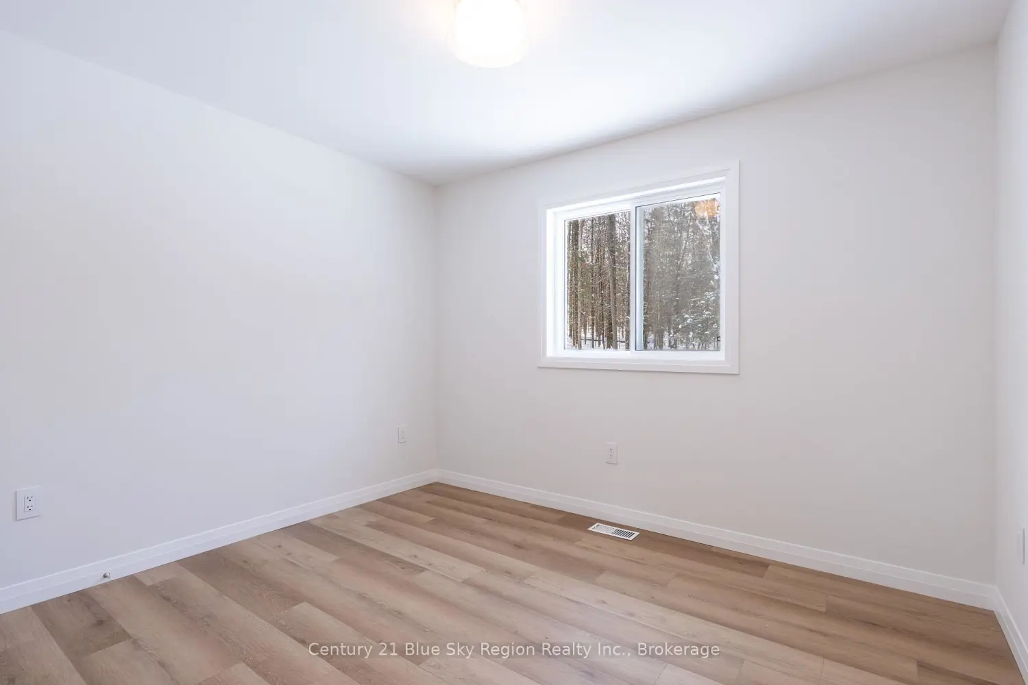 Additional image 7 of 113 Riverside Drive