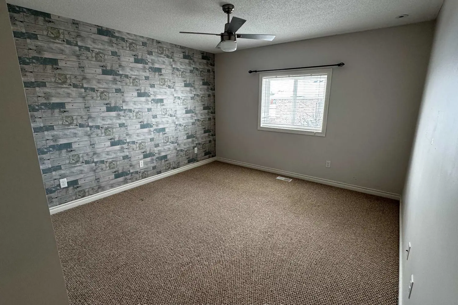 Additional image 14 of 77 White Crescent