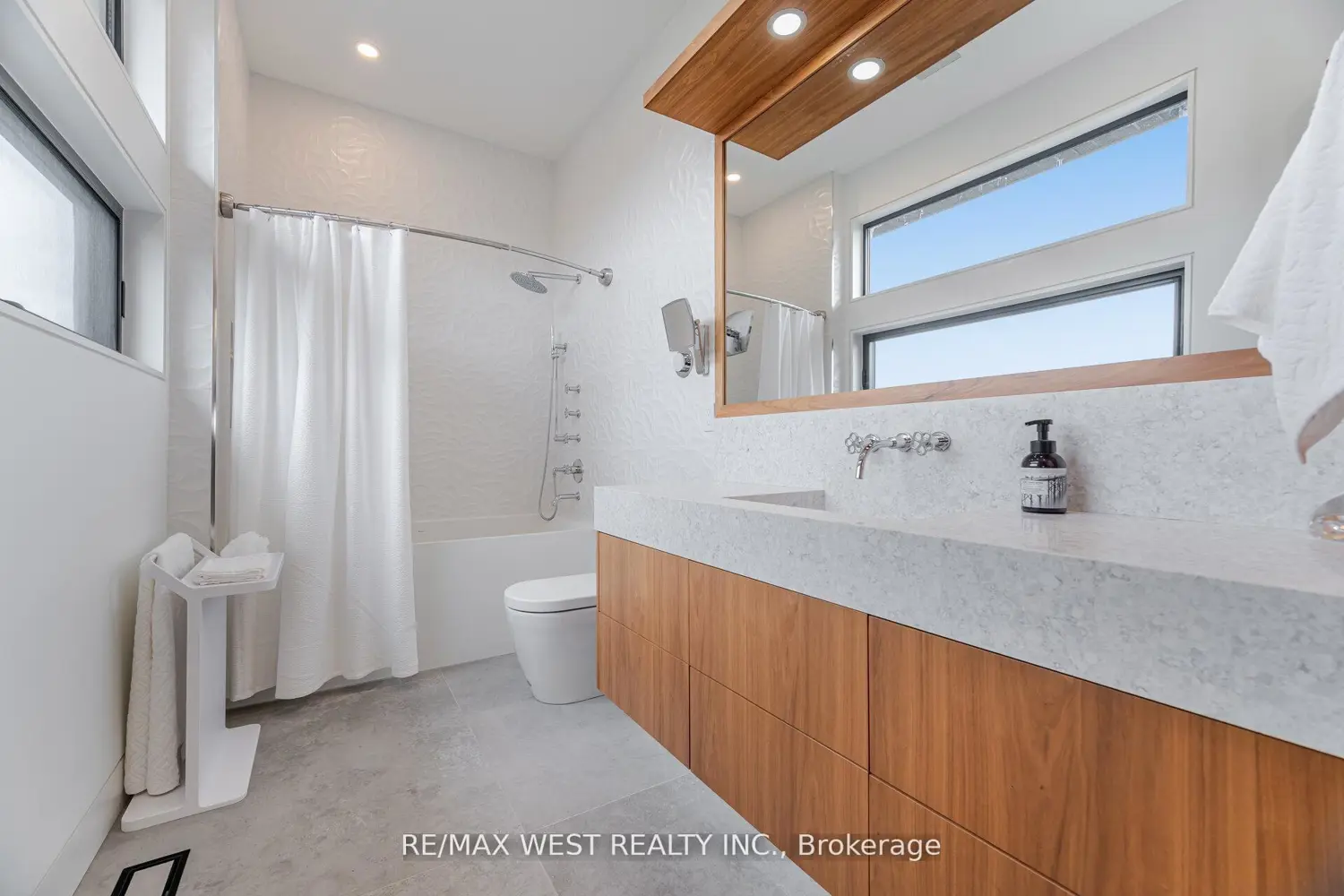 Additional image 15 of 83 Navigation Drive