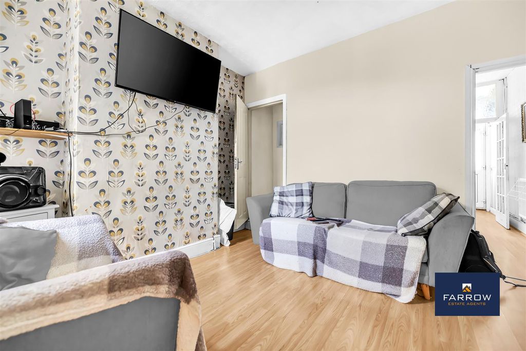 Additional image 2 of 3 bed terraced house for saleWeelsby Street, Grimsby DN32