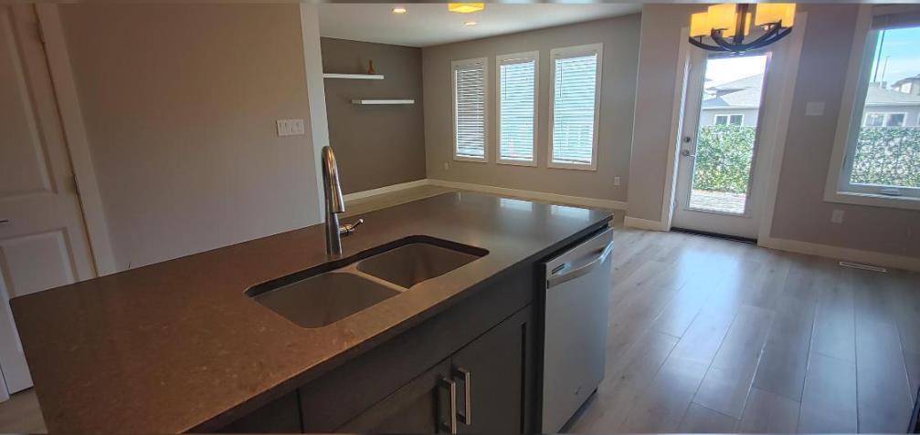 Additional image 3 of Main-518 Devonia Road W, Lethbridge, AB, T1J 5J7