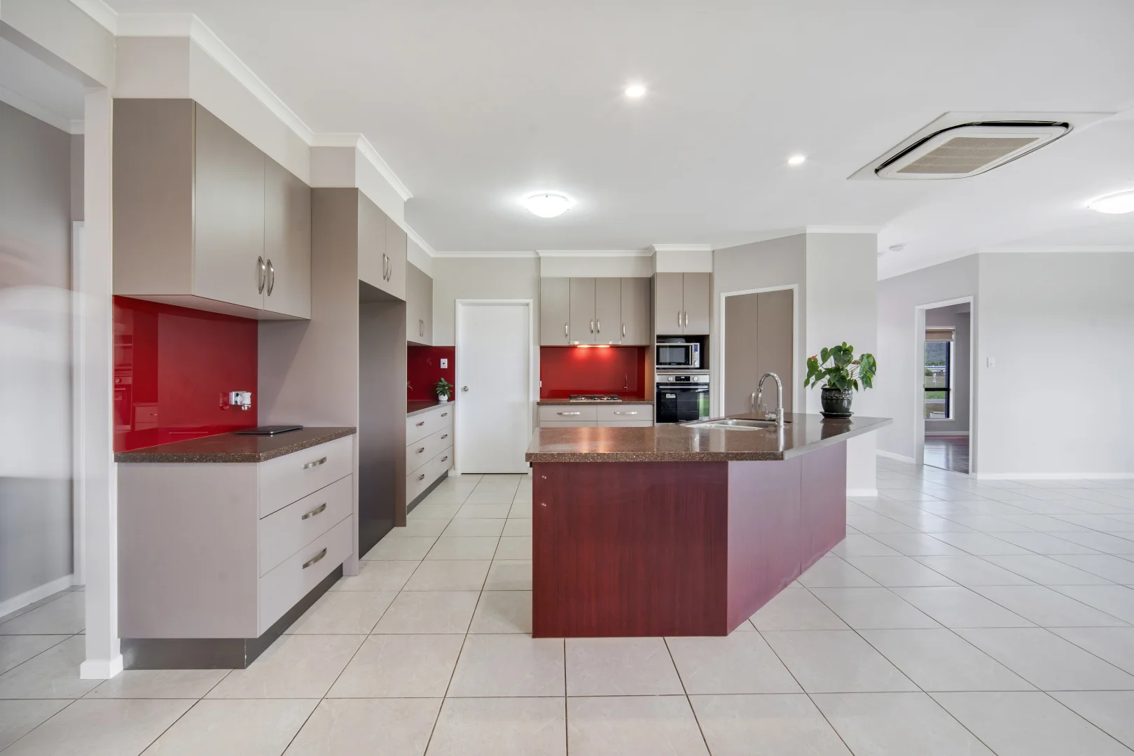 Additional image 8 of 43 South Beck Drive, Rasmussen QLD 4815