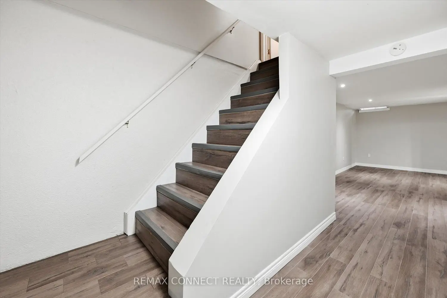 Additional image 16 of 2185 Fairchild Boulevard 23