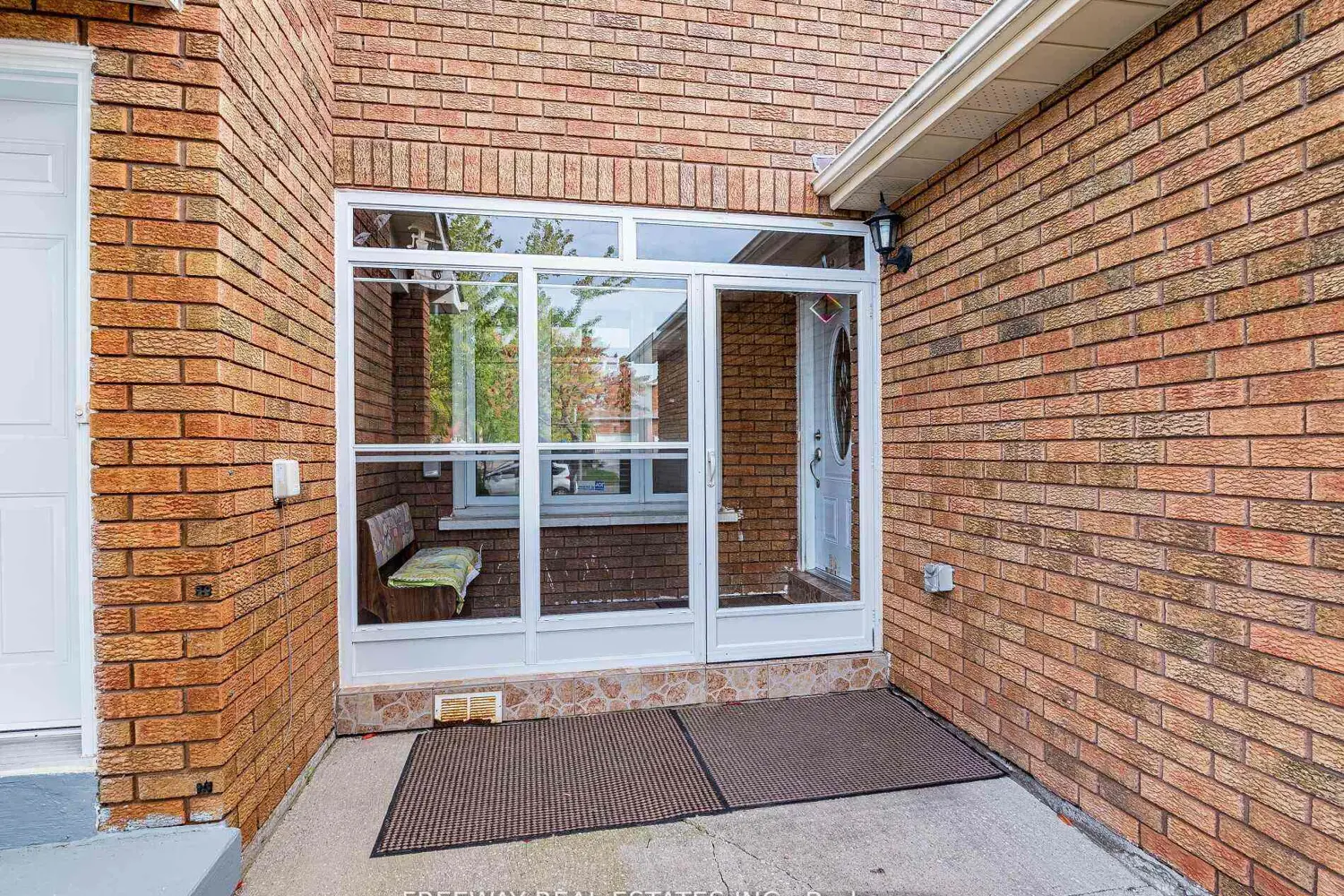 Additional image 2 of 53 Dutch Crescent