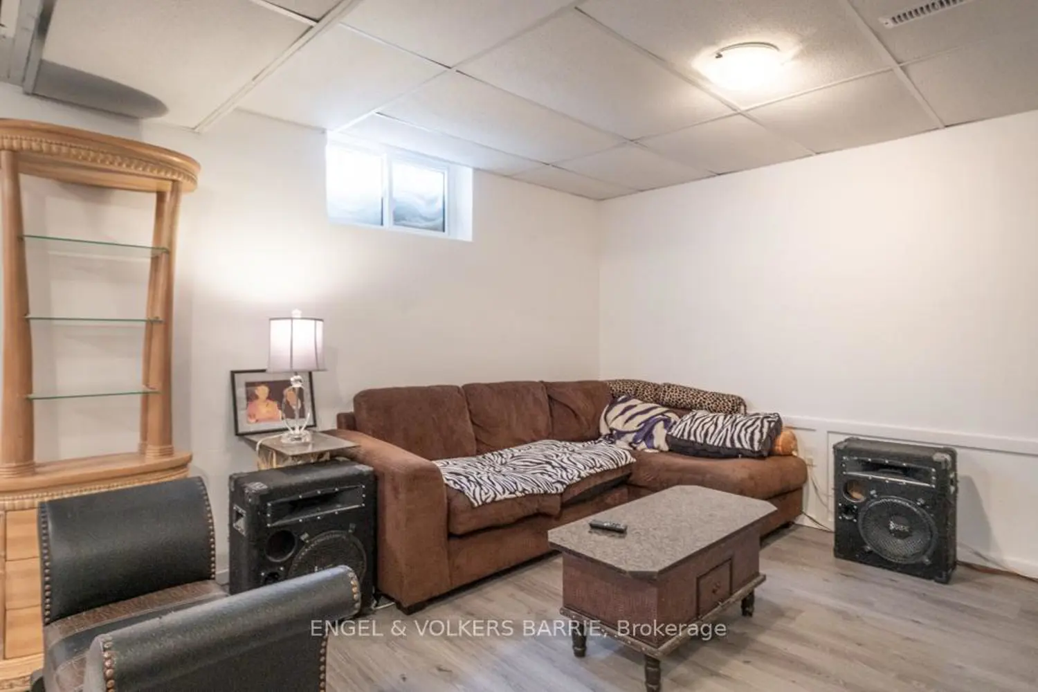 Additional image 15 of 1990 Victoria Street