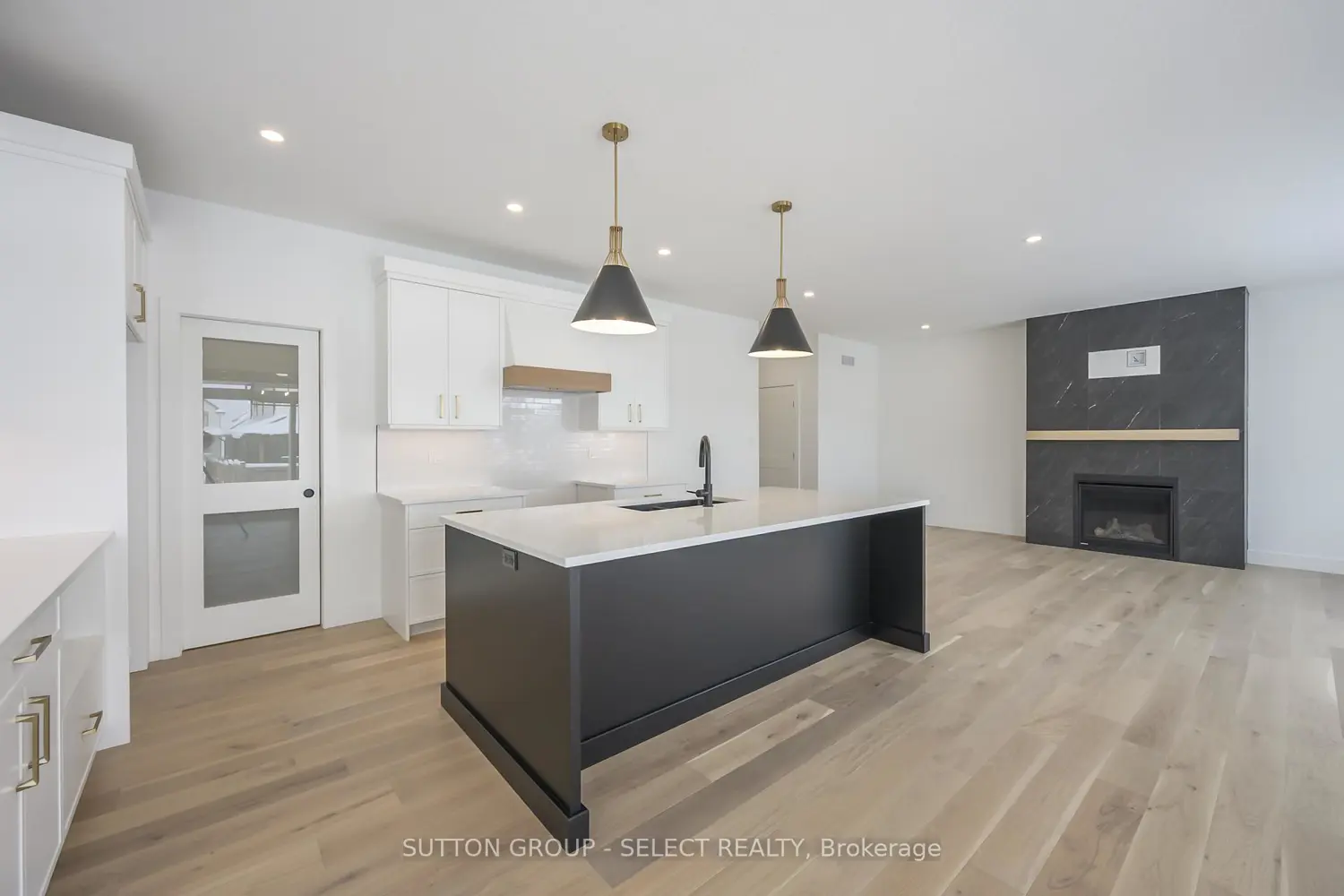 Additional image 5 of 1898 Fountain Grass Drive