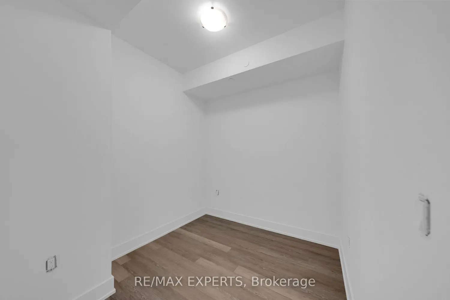 Additional image 9 of 2075 King Road 203