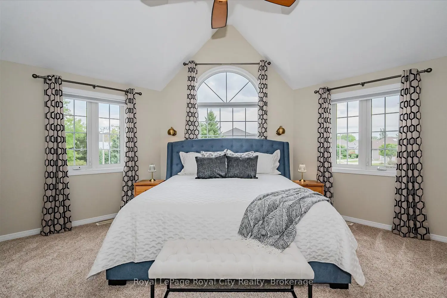 Additional image 8 of 2 Oakridge Crescent