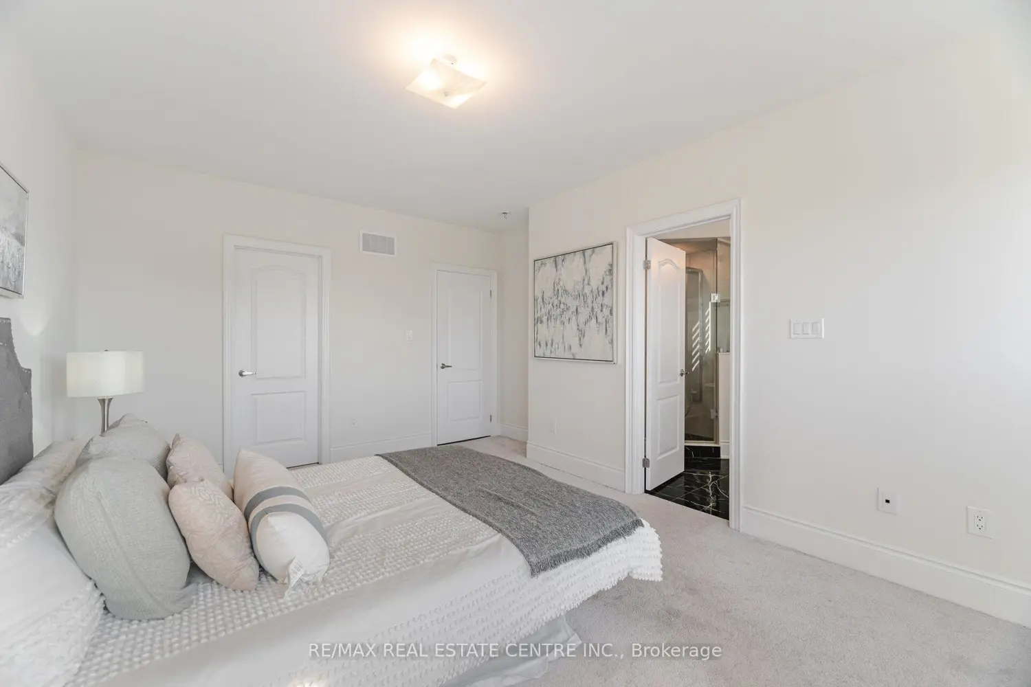 Additional image 15 of 20 Foxsparrow Road