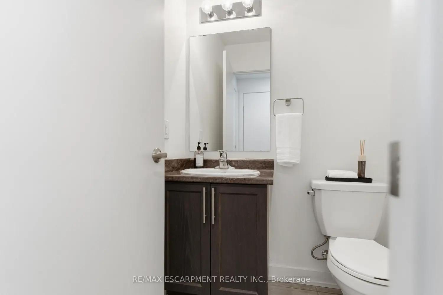 Additional image 16 of 590 North Service Road 44