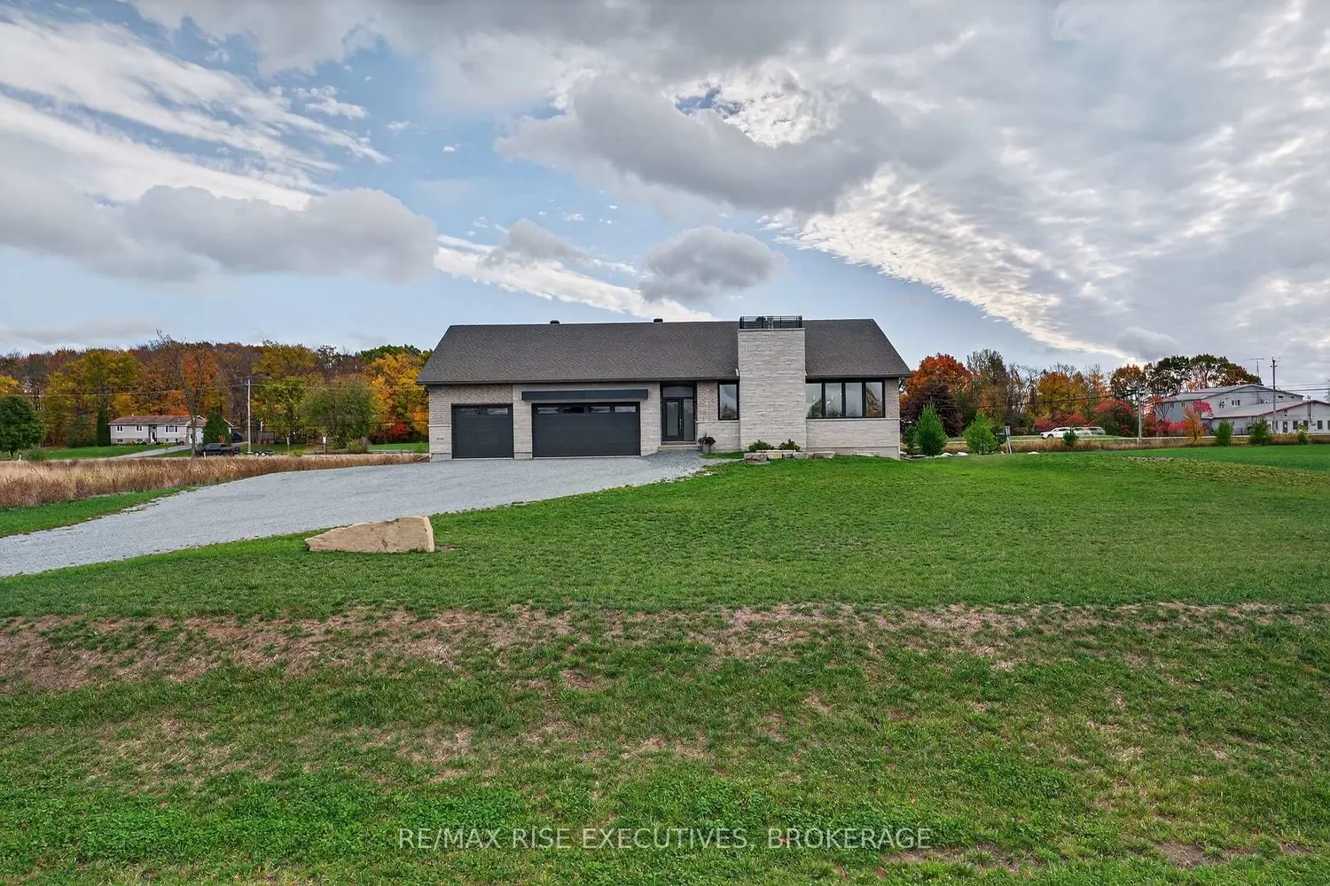 158 Summerside Drive photo 2