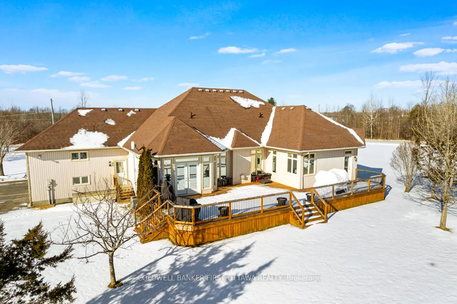 556 West Point Drive photo 2