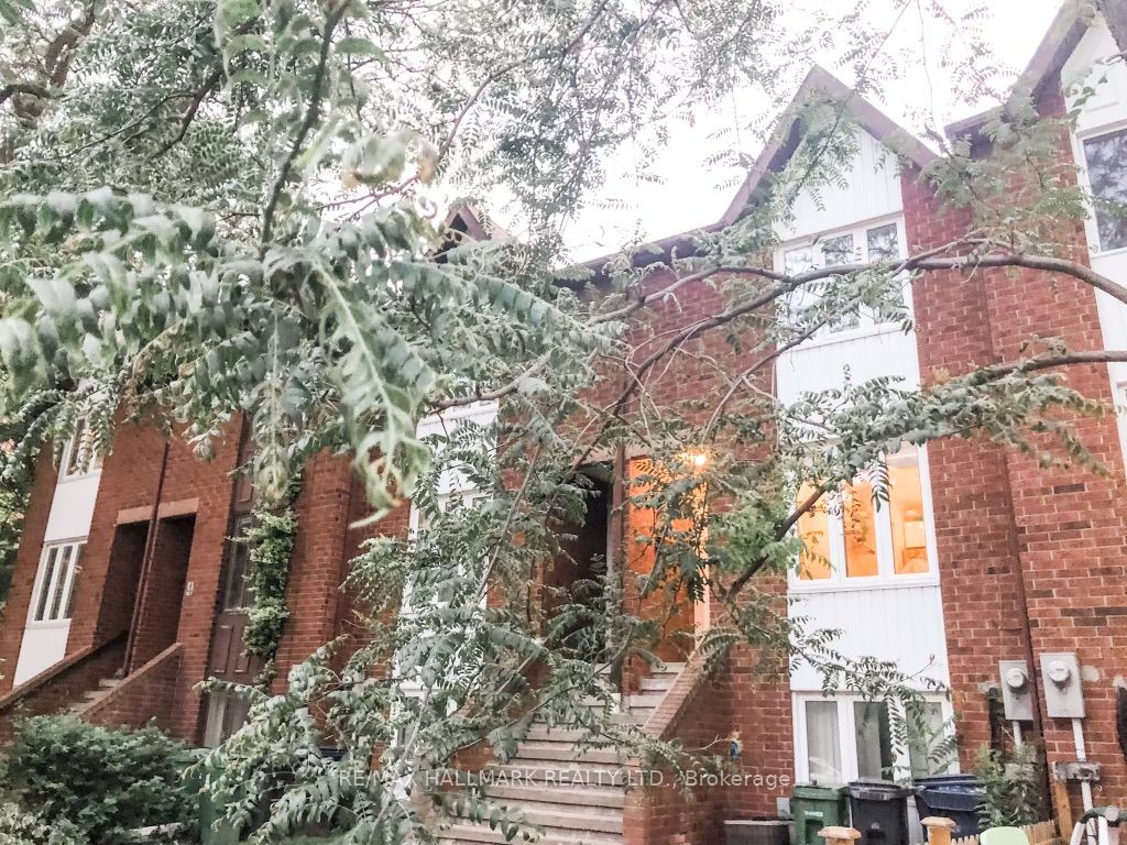 6 Empire Avenue, Toronto, ON, M4M 2L4