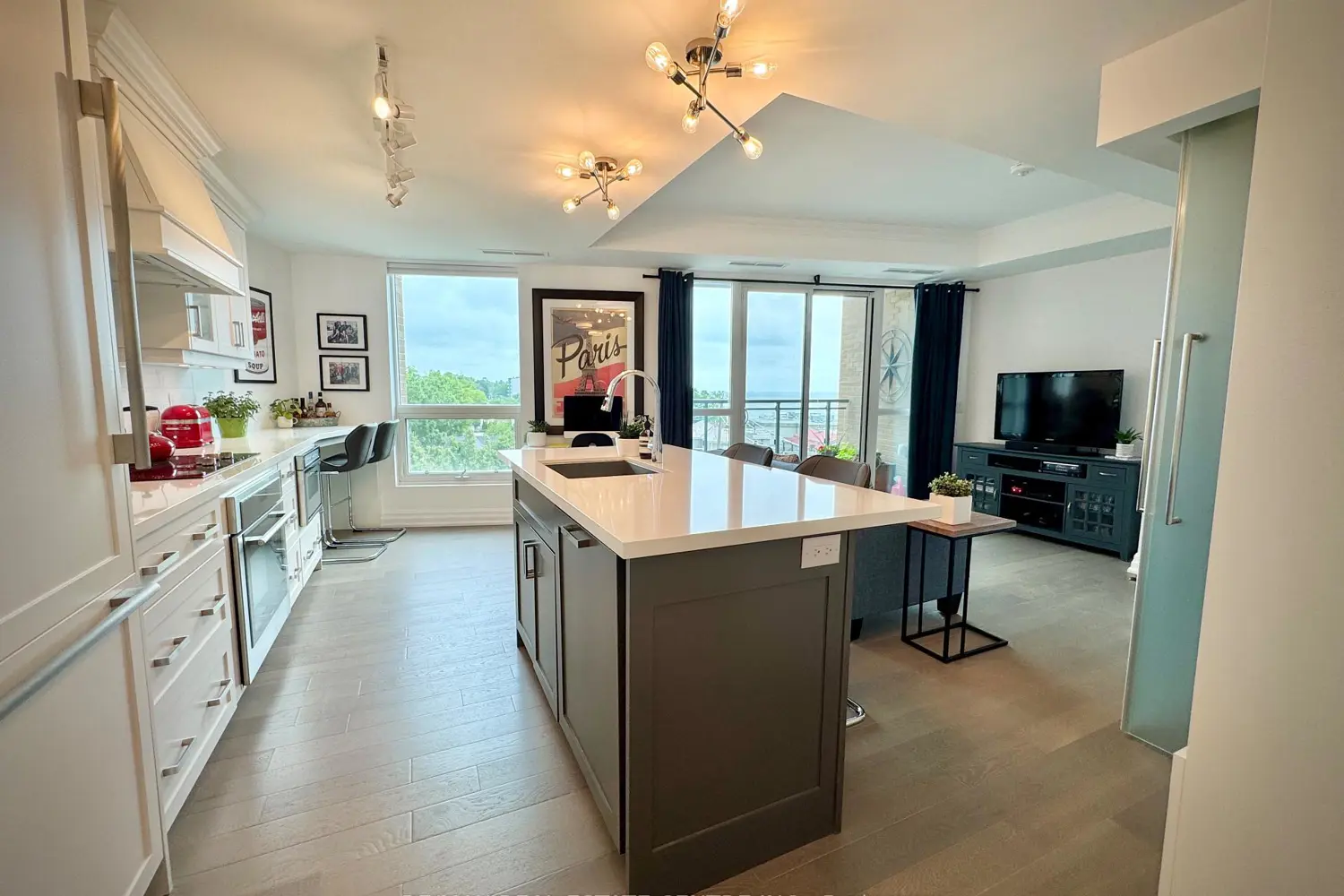 Additional image 6 of 2060 Lakeshore Road 405