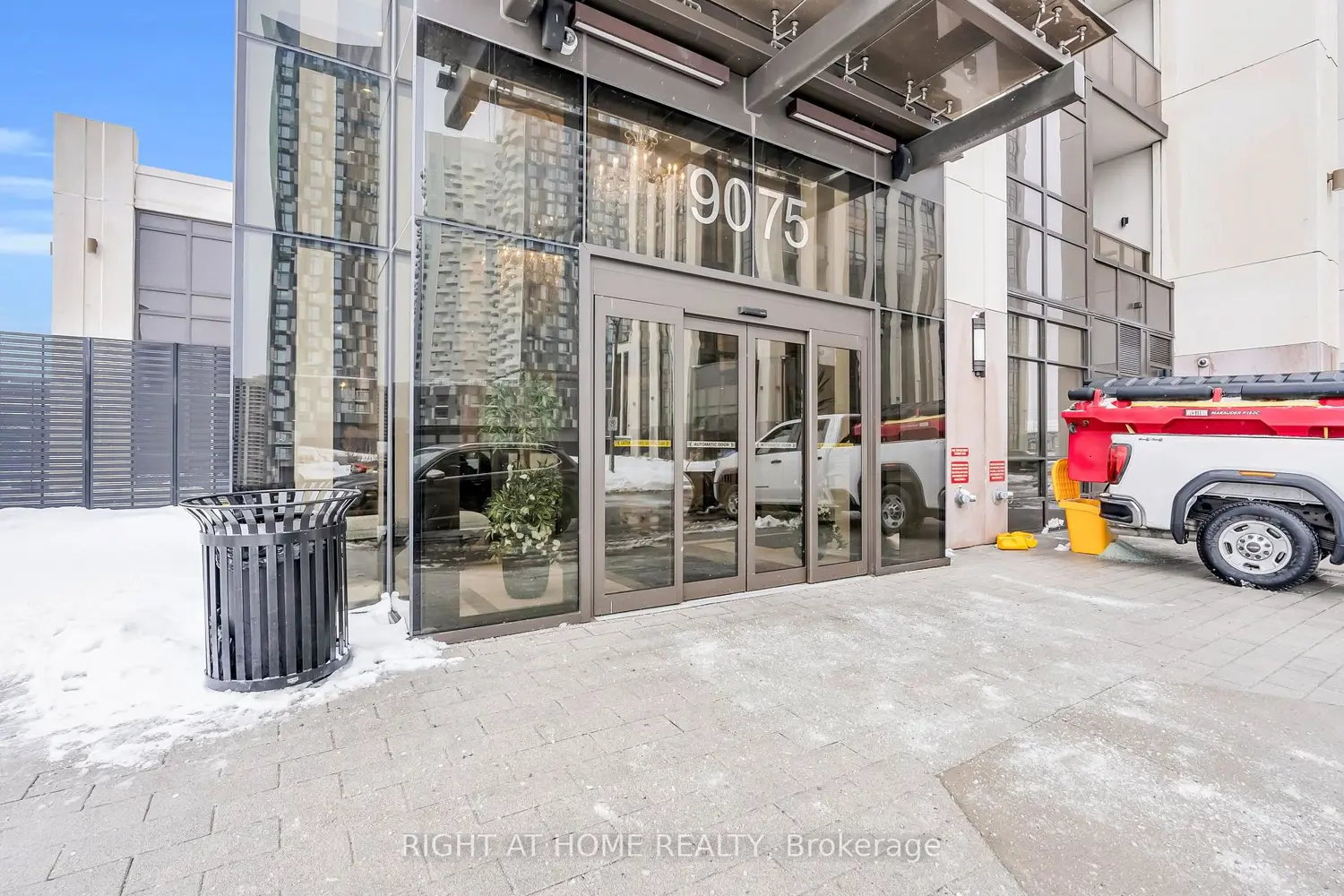 9075 Jane Street 2309 photo 3