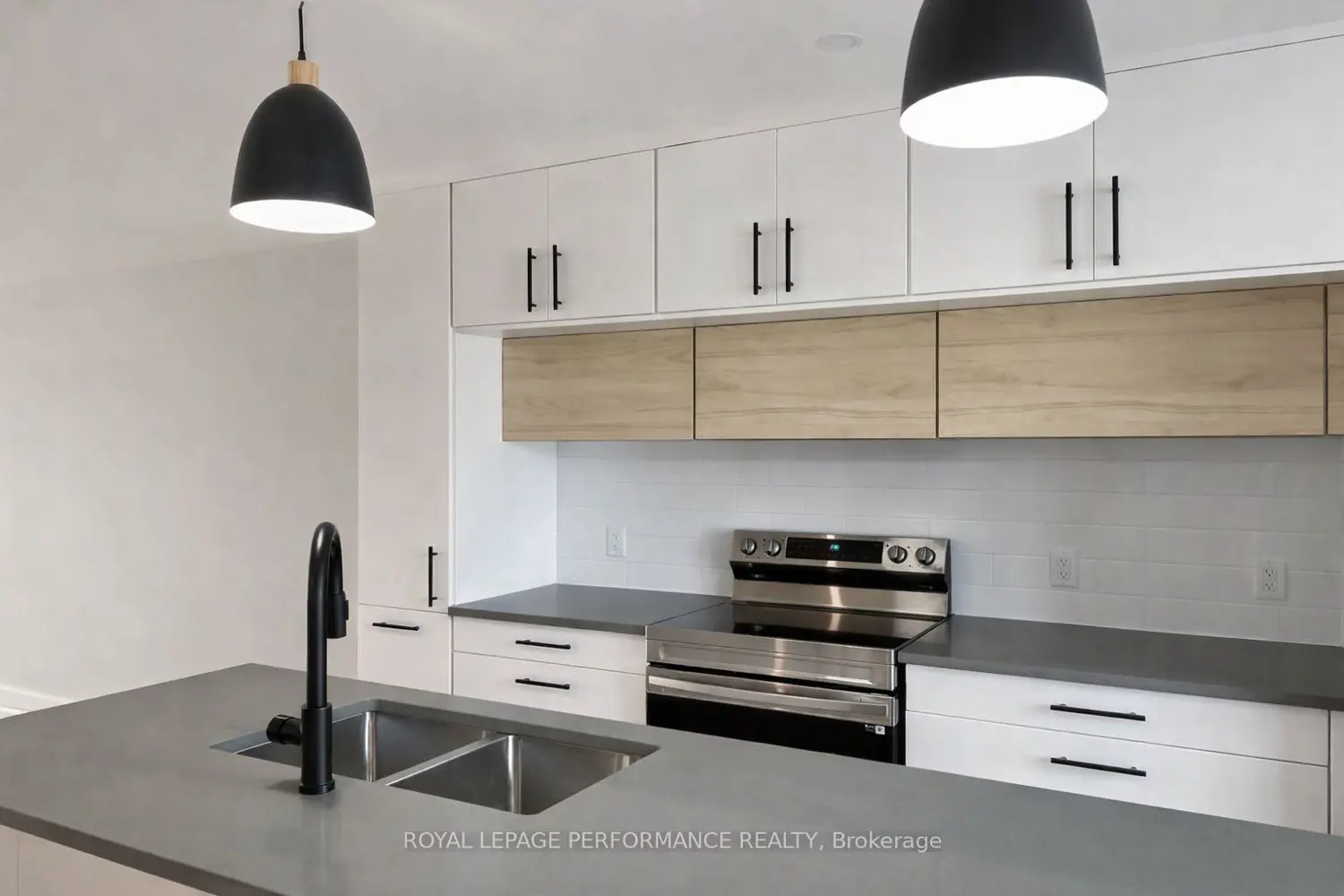 Additional image 6 of 3676-3678 Front Road