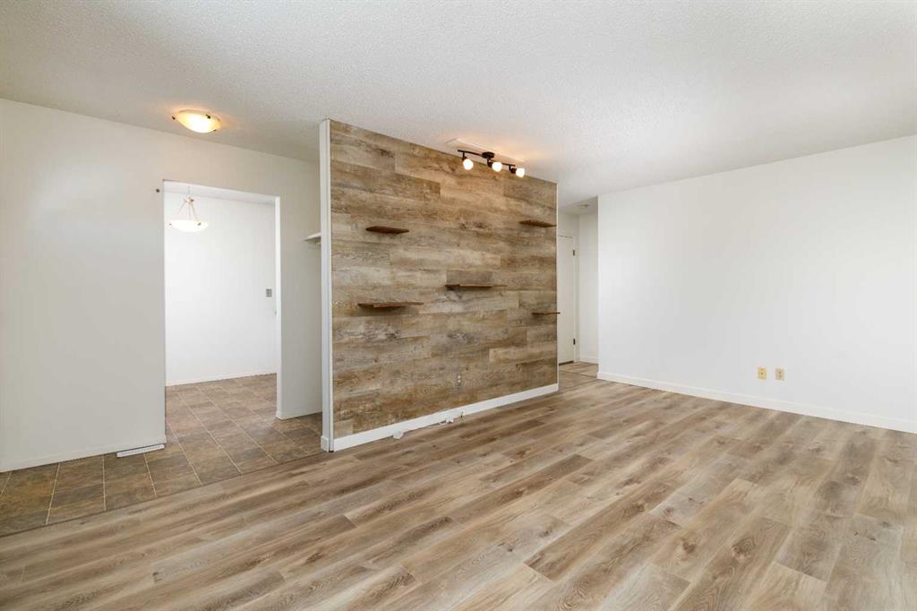 Additional image 3 of 17 George Crescent, Red Deer, AB, T4P2K9