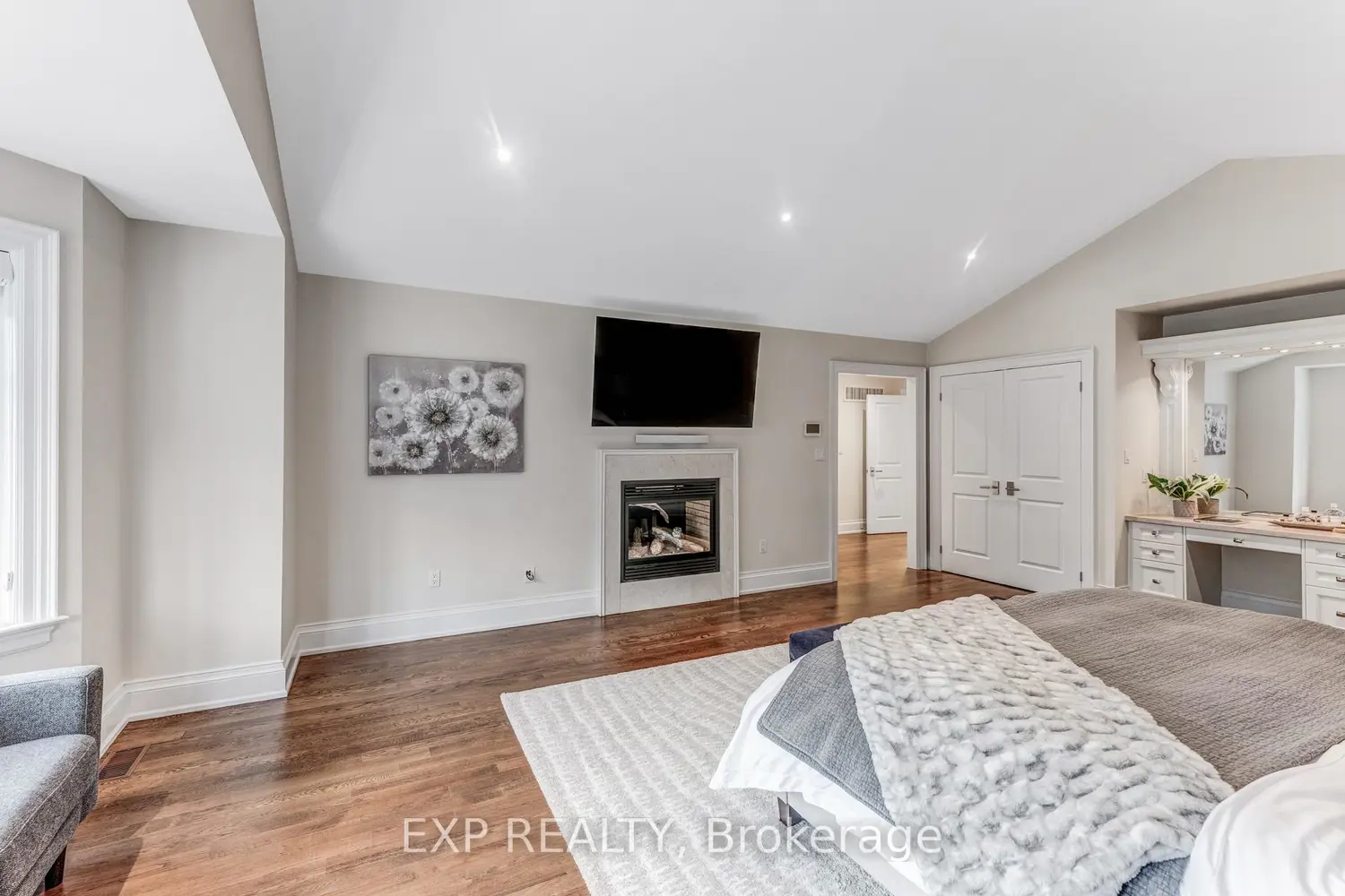 19 Glenhill Trail photo 5