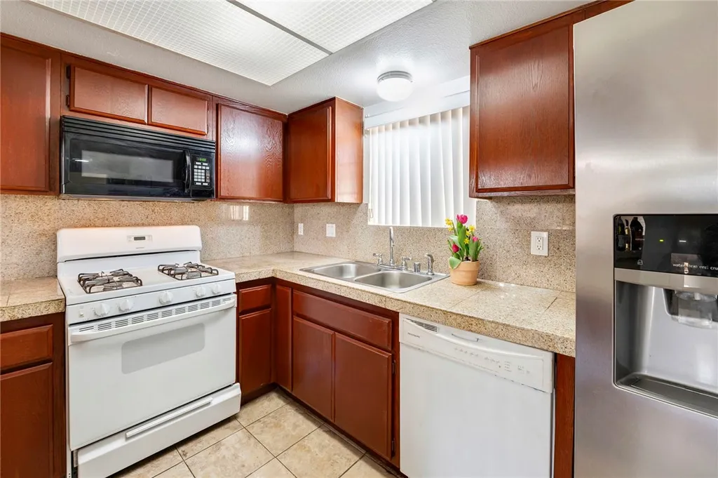 Additional image 12 of 16331 Cornuta Avenue Unit E, Bellflower, CA 90706