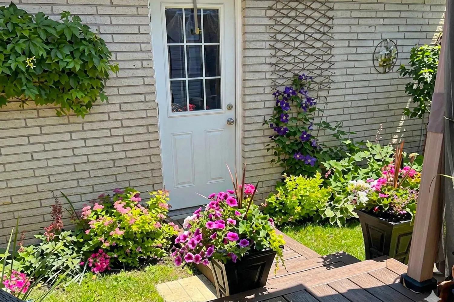 2258 Upper Middle Road 4