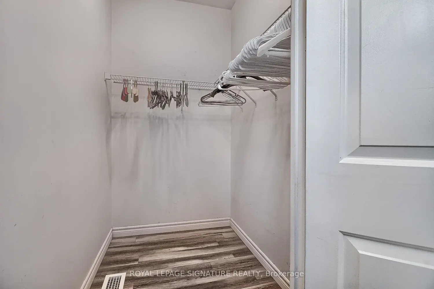 Additional image 14 of 90 Absolute Avenue 104