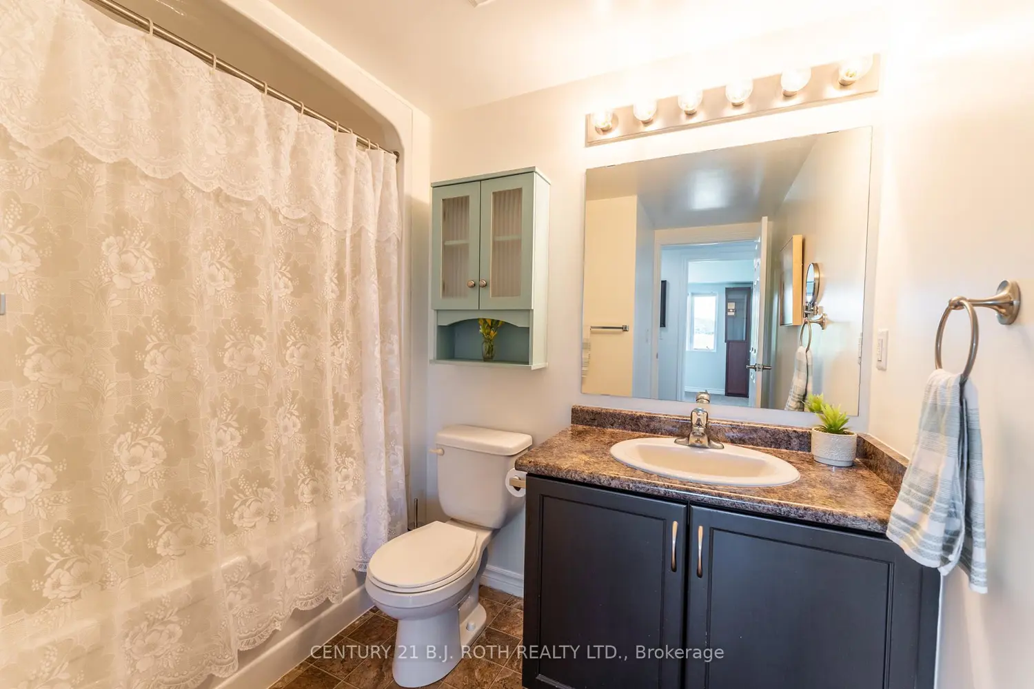 Additional image 9 of 67 Kingsbury Square 403