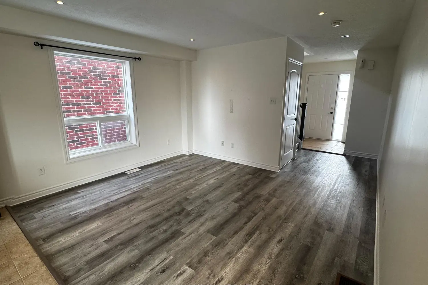 Additional image 2 of 77 White Crescent