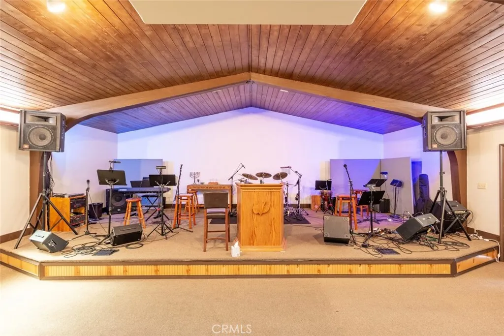 10335 La Tuna Canyon Road, Sun Valley, CA 91352