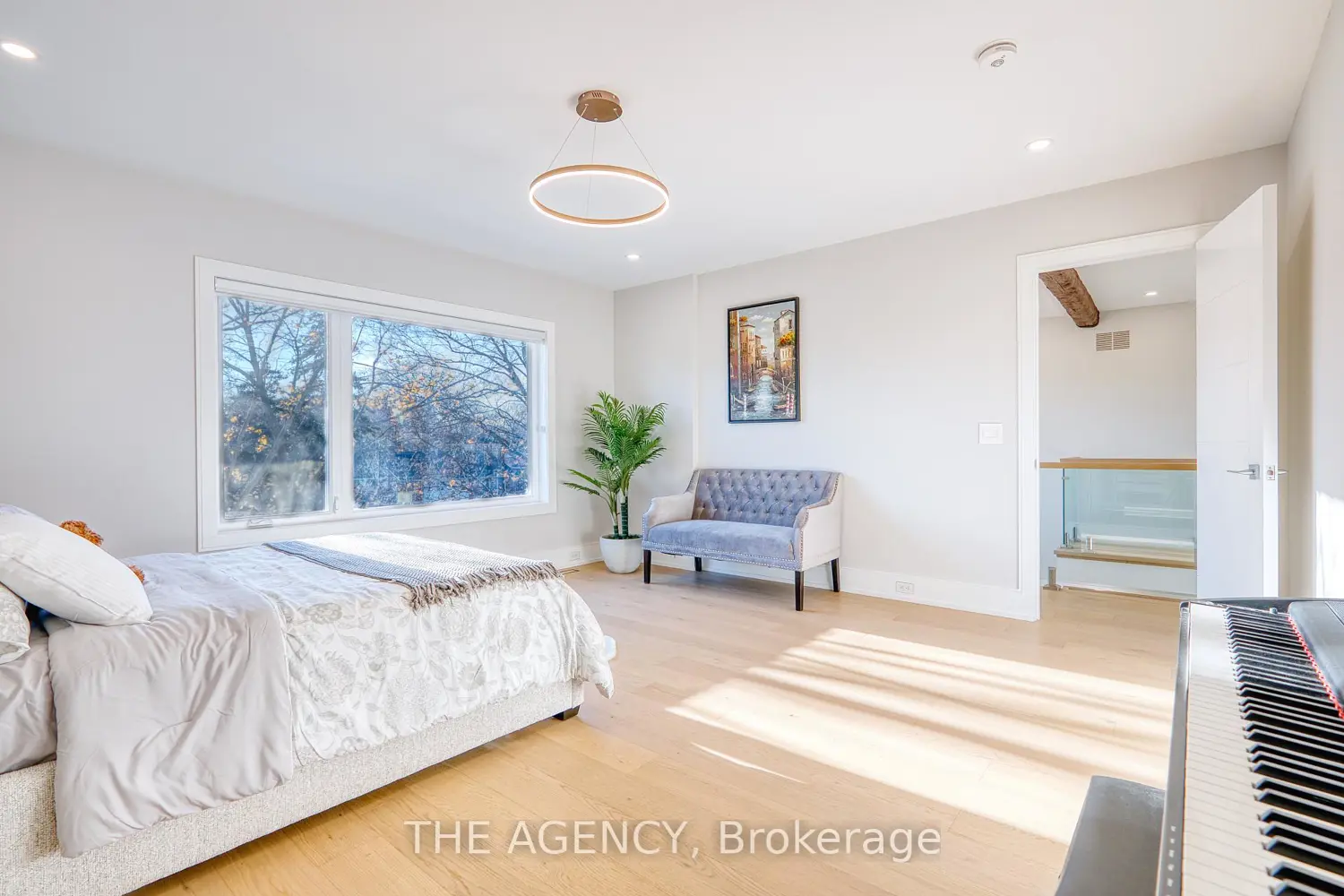 Additional image 13 of 519 Third Line