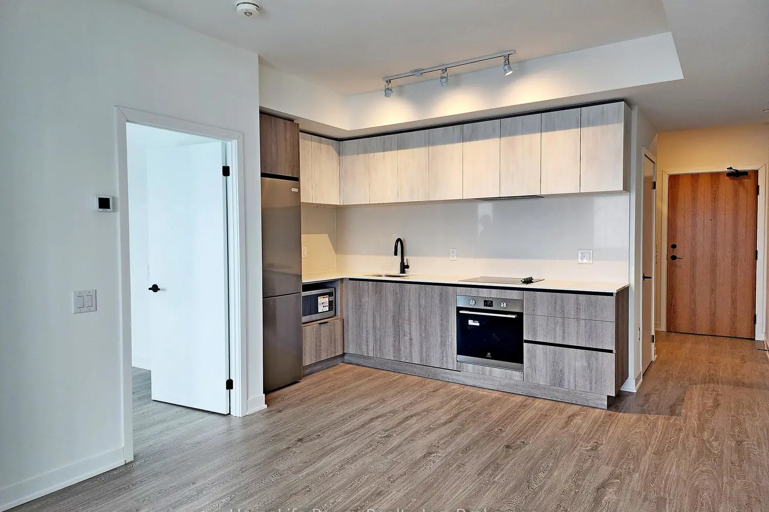 Additional image 10 of 2495 Eglinton Avenue 1902