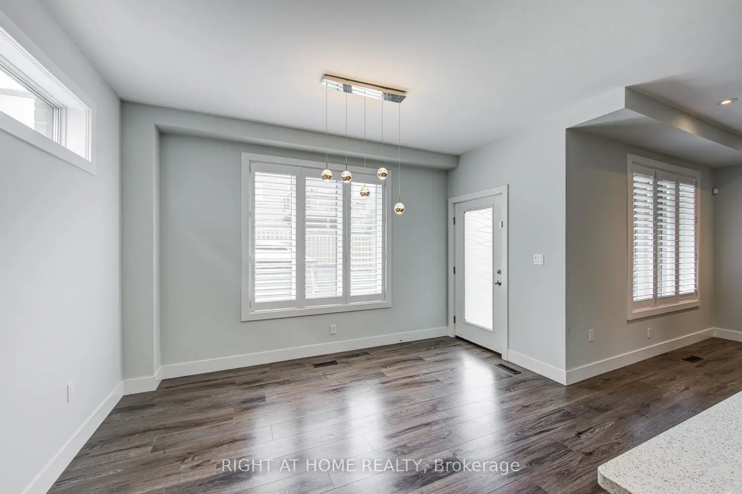 2527 Holbrook Drive photo 4