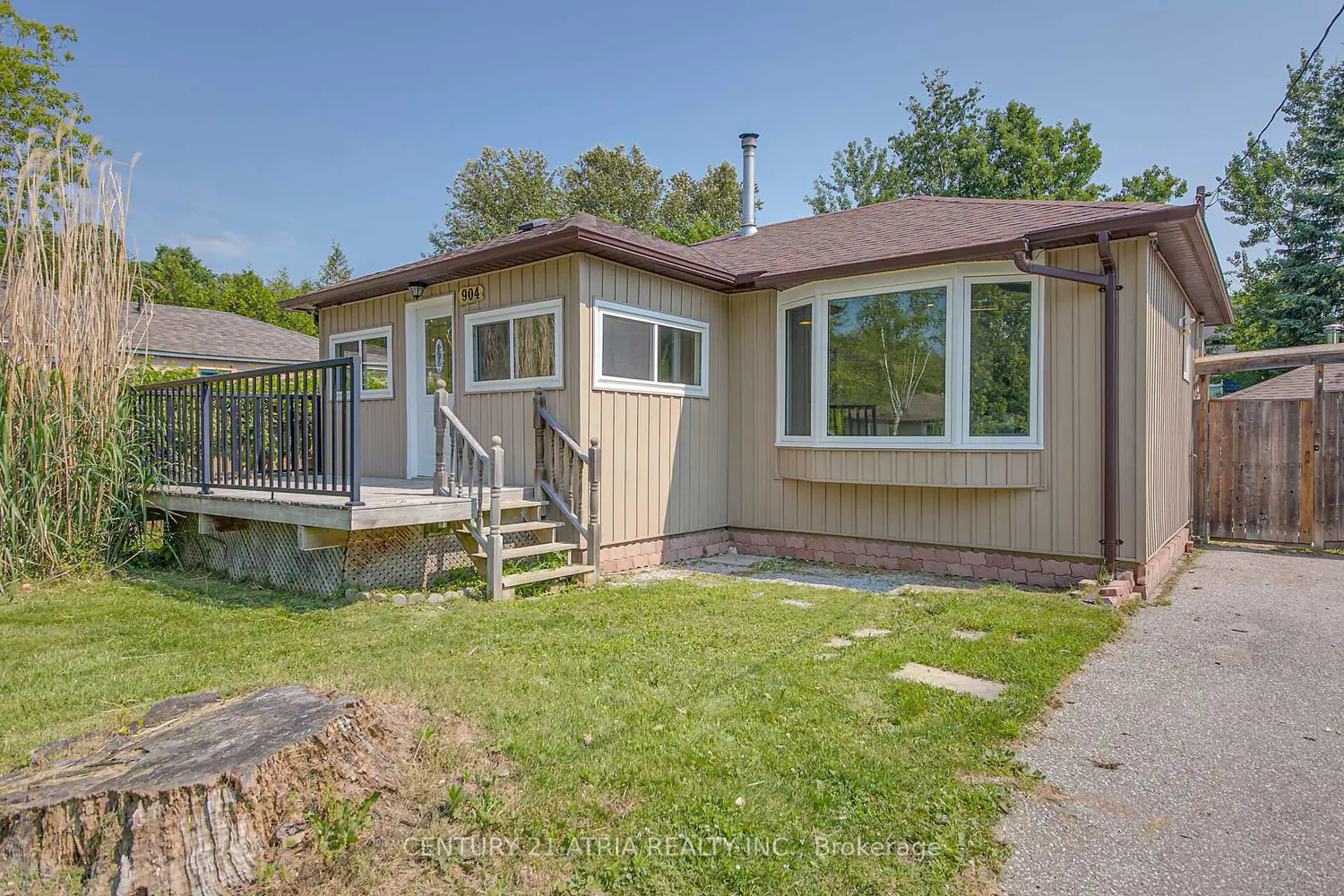 904 Maplewood Drive photo 2