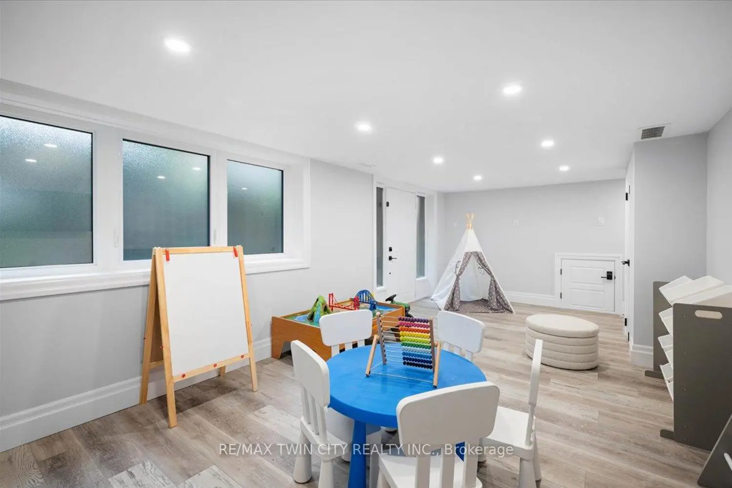 Additional image 16 of 162 Greenbrook Drive