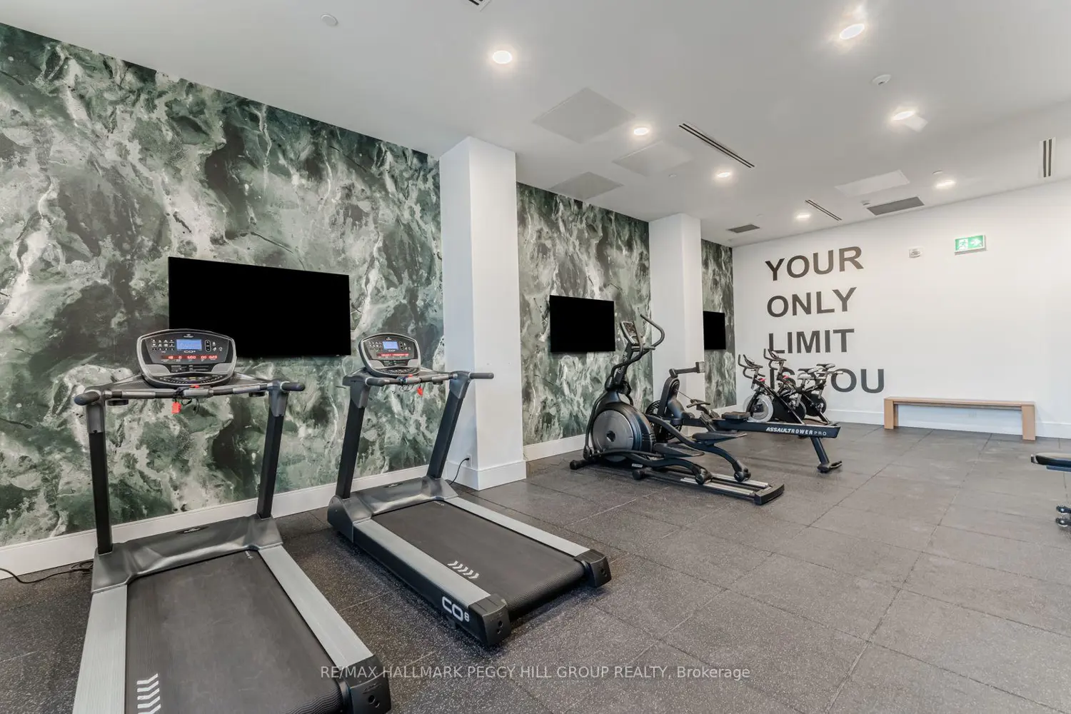 Additional image 14 of 31 Huron Street 421