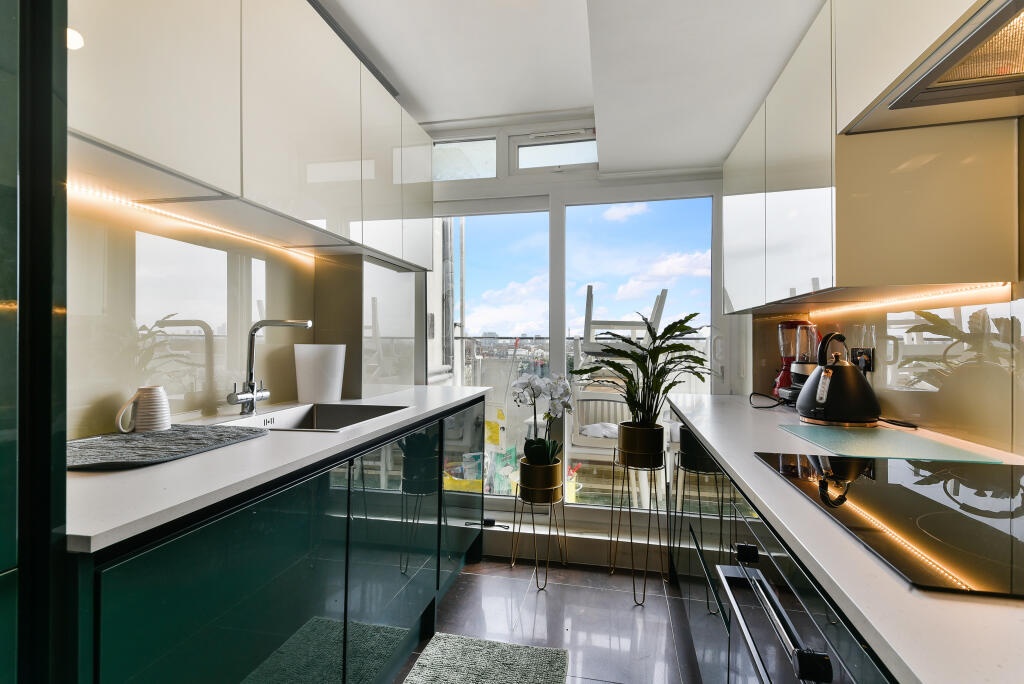 Additional image 3 of 2 Bed Flat, Campden Hill Towers, W11, N1 7GU