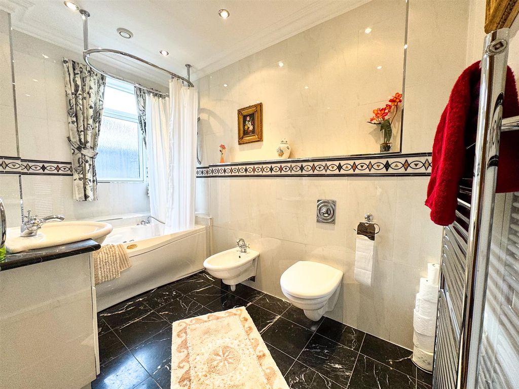 Additional image 22 of 2 bed flat for saleMajestic Apartments, King Edward Road, Onchan IM3