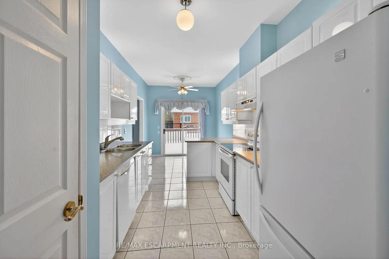 Additional image 7 of 156 Silverbirch Boulevard