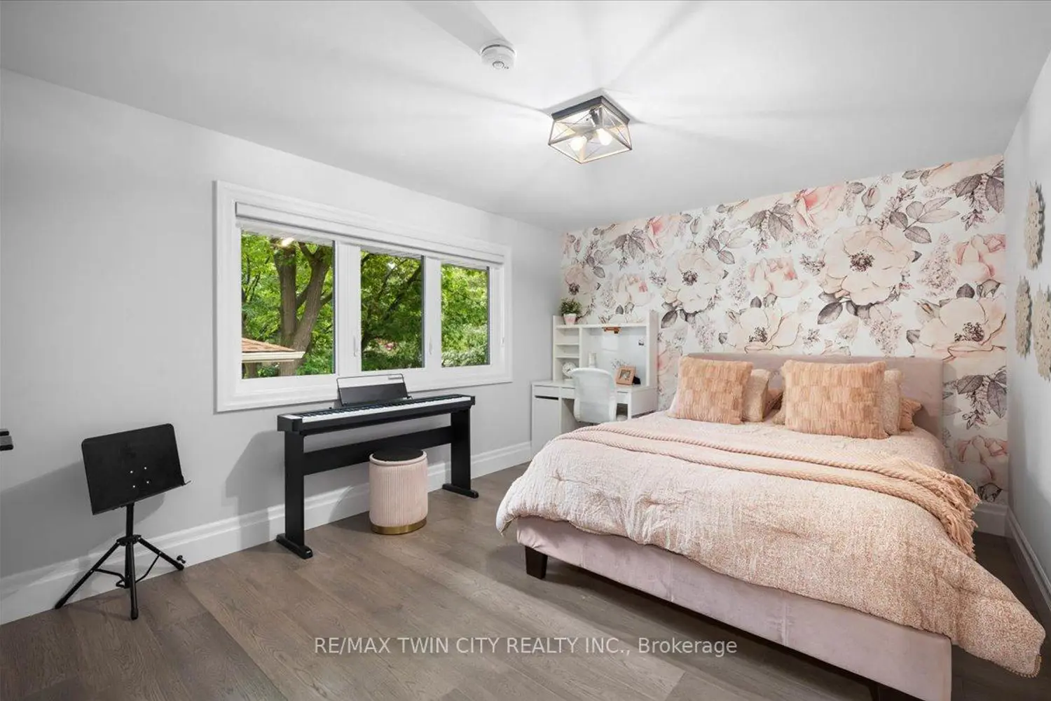 Additional image 9 of 162 Greenbrook Drive