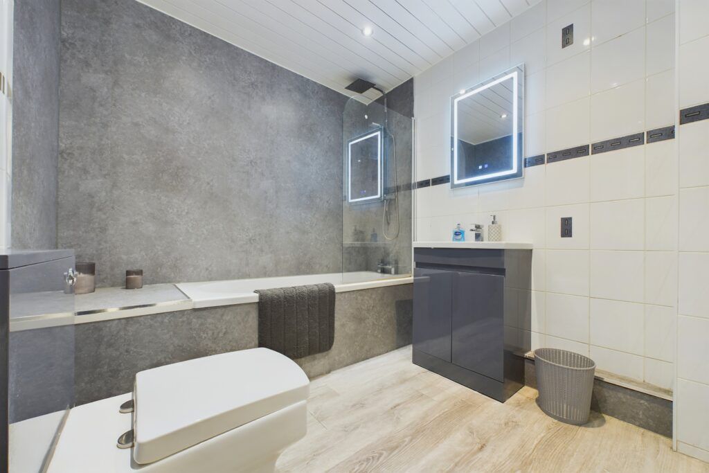 Additional image 10 of 3 bed flat for saleFlat A, 71 Victoria Road, Gourock PA19