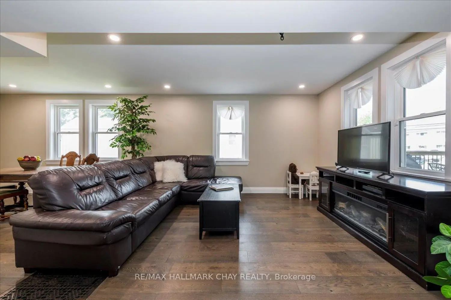 Additional image 3 of 3366 Muskoka Street