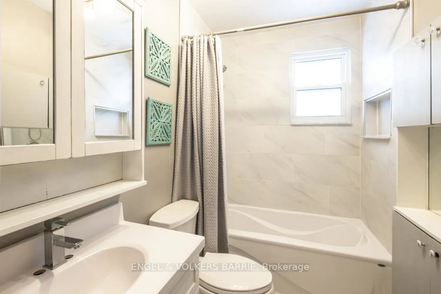 Additional image 10 of 1990 Victoria Street