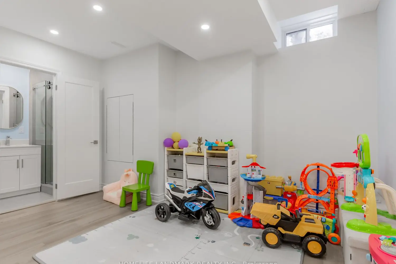 Additional image 18 of 9092 Woodbine Avenue