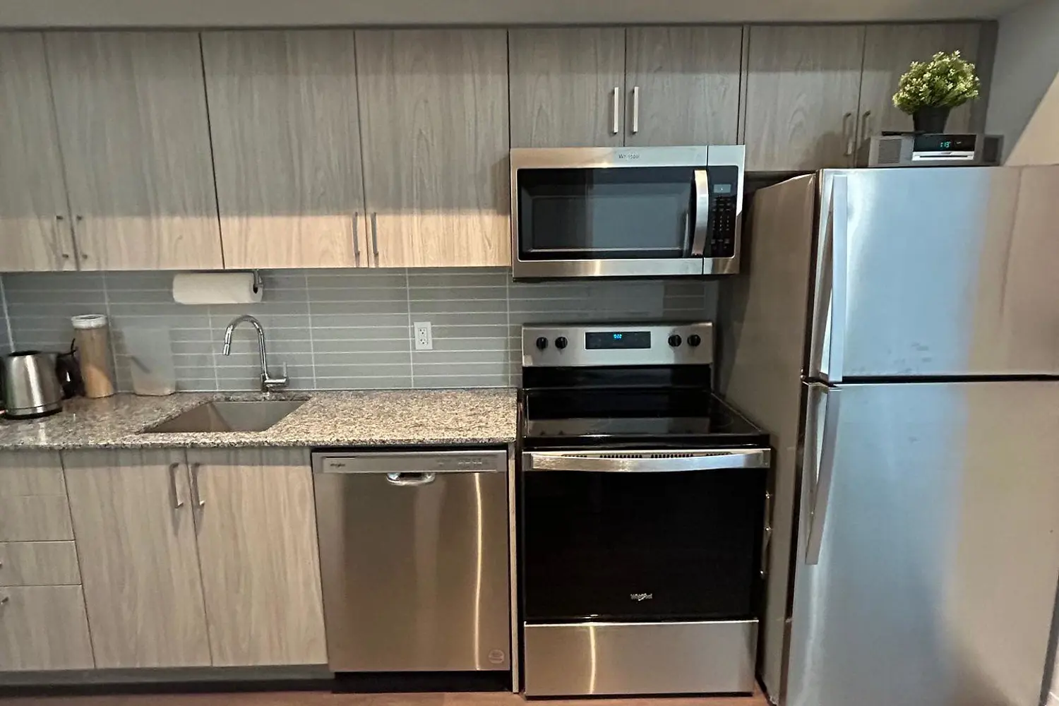 Additional image 14 of 20 Meadowglen Place 822
