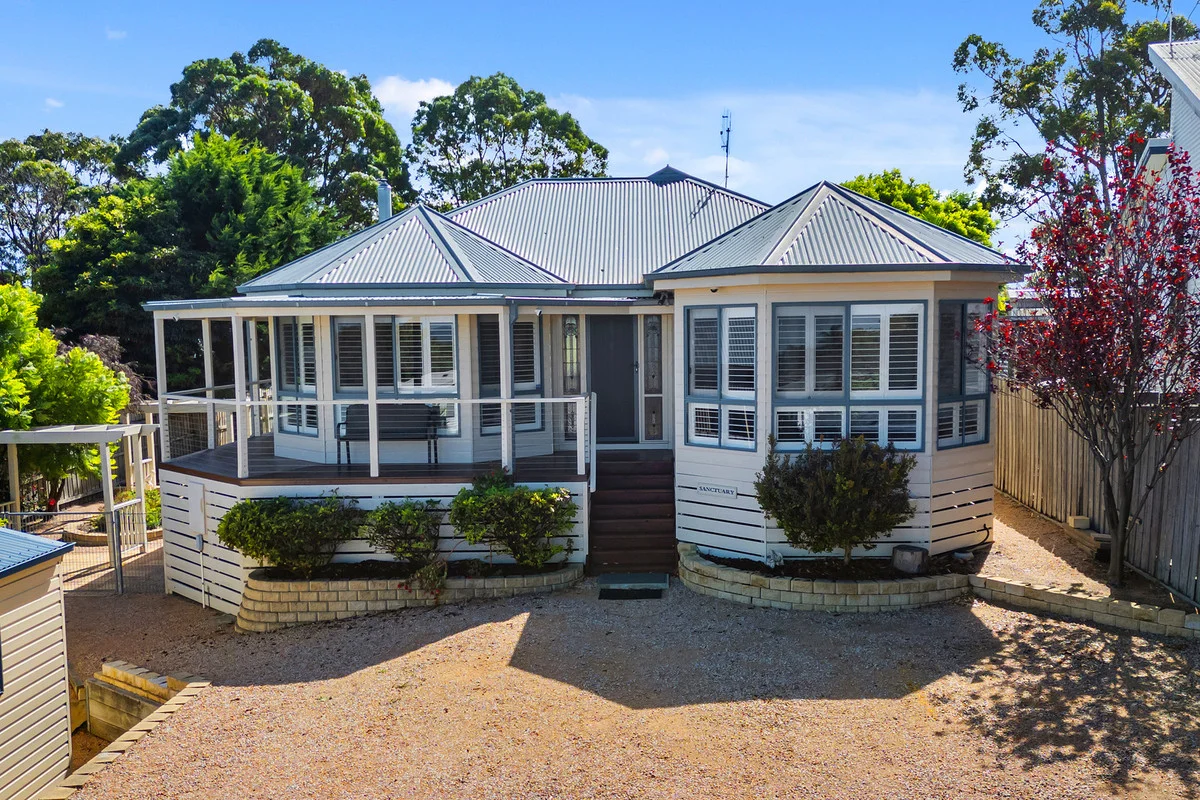42 Capes Road, Lakes Entrance VIC 3909