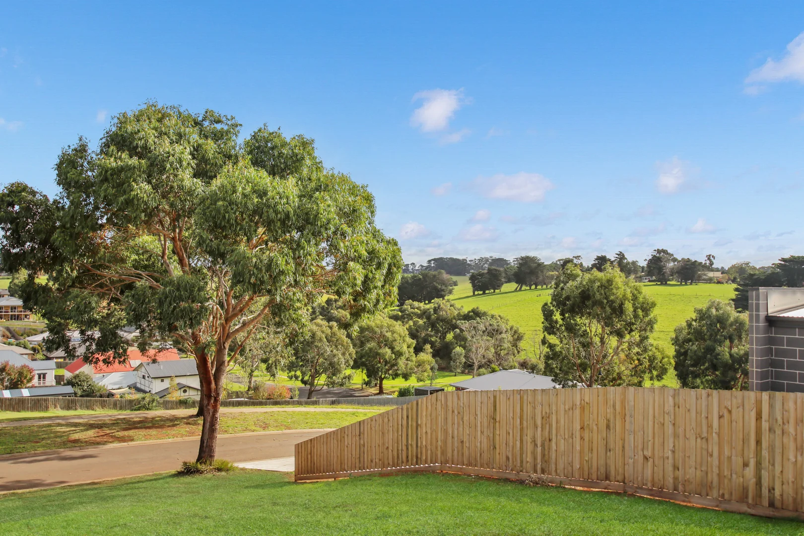 Additional image 2 of 24 Royal Place, Leongatha VIC 3953