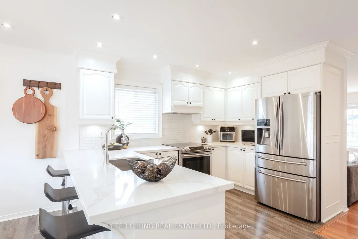 7 Veseli Court photo 4