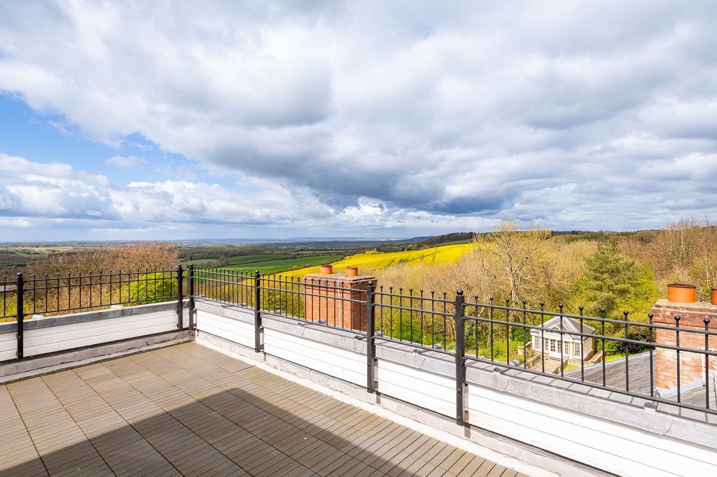 3 bed penthouse for saleStede Hill, Harrietsham, Maidstone ME17 photo 2