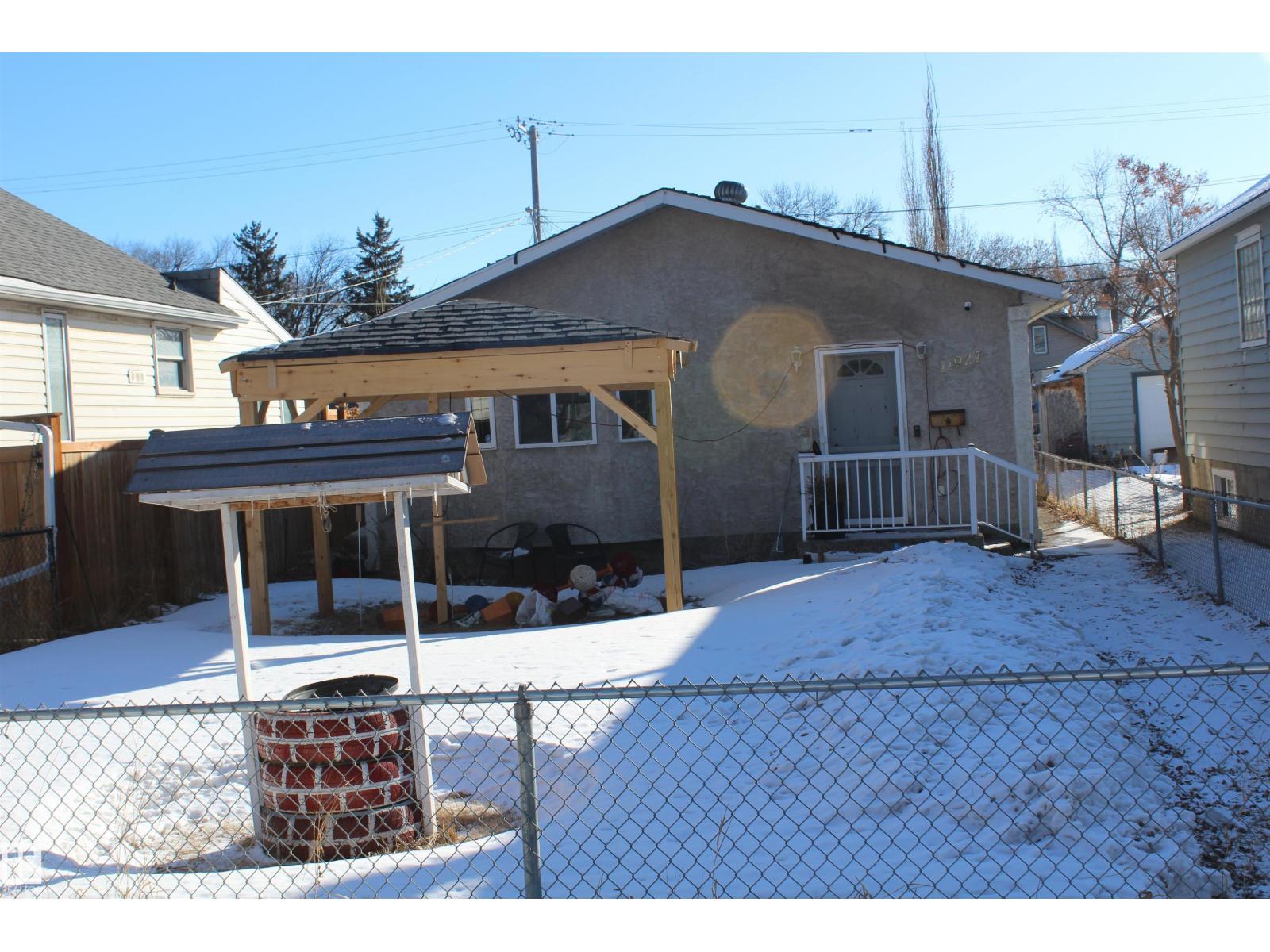 11927 96 Street NW, Edmonton, AB, T5J2R4