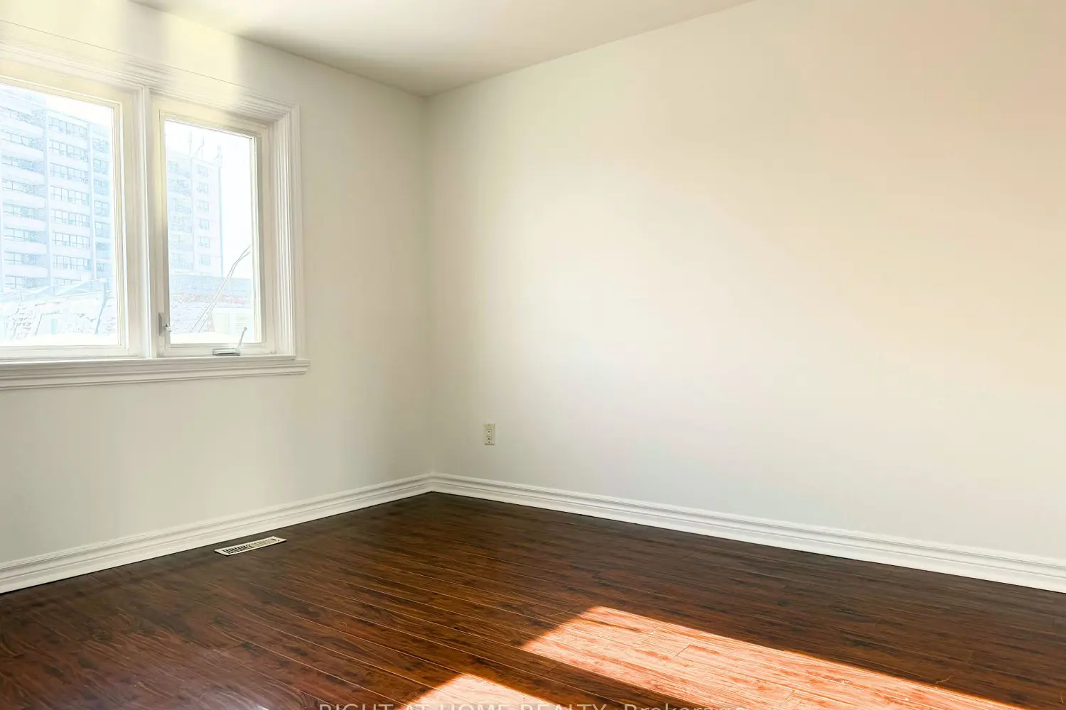 Additional image 10 of 128 Townhouse Crescent