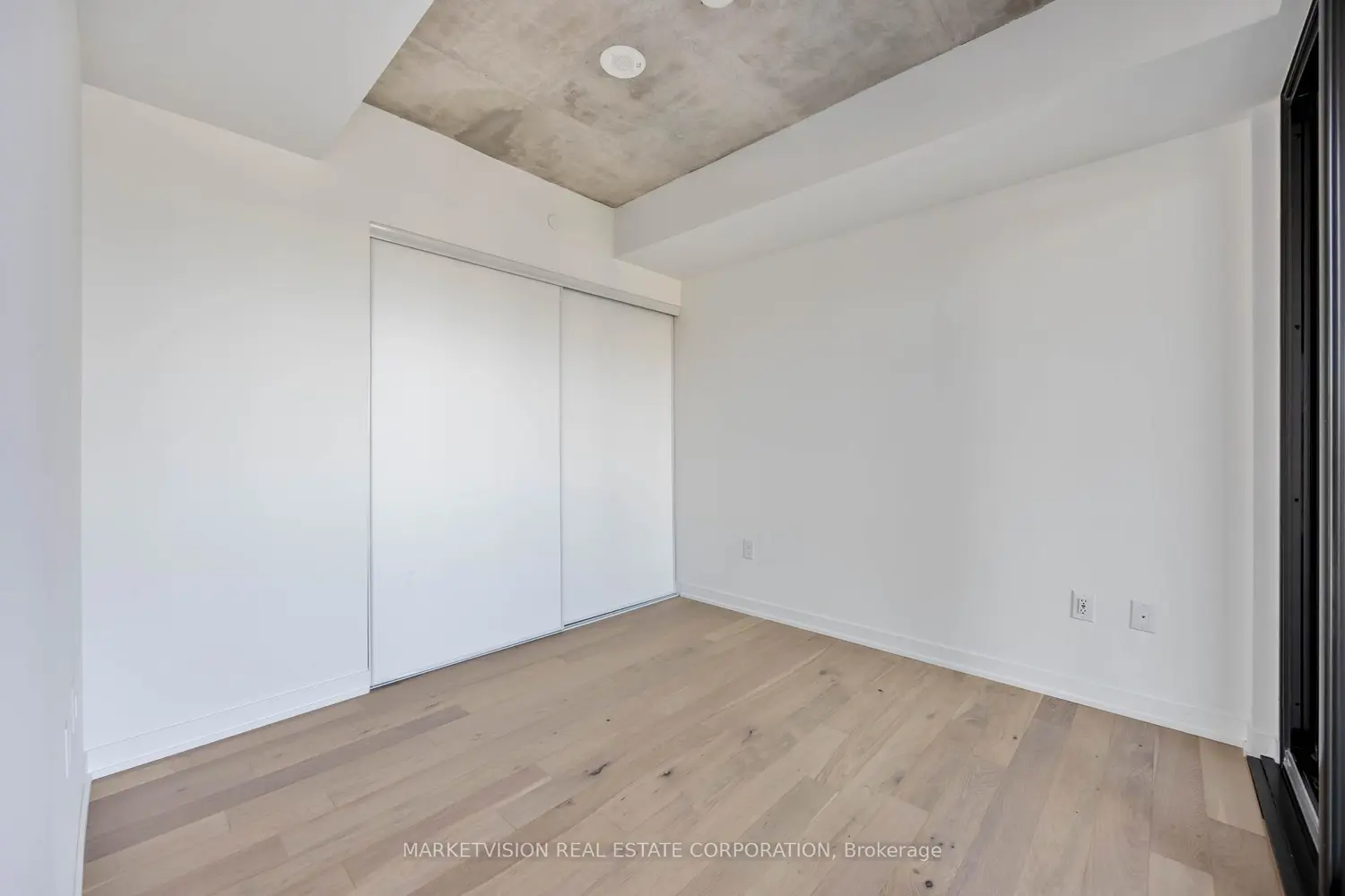 Additional image 10 of 2625 Dundas Street 414